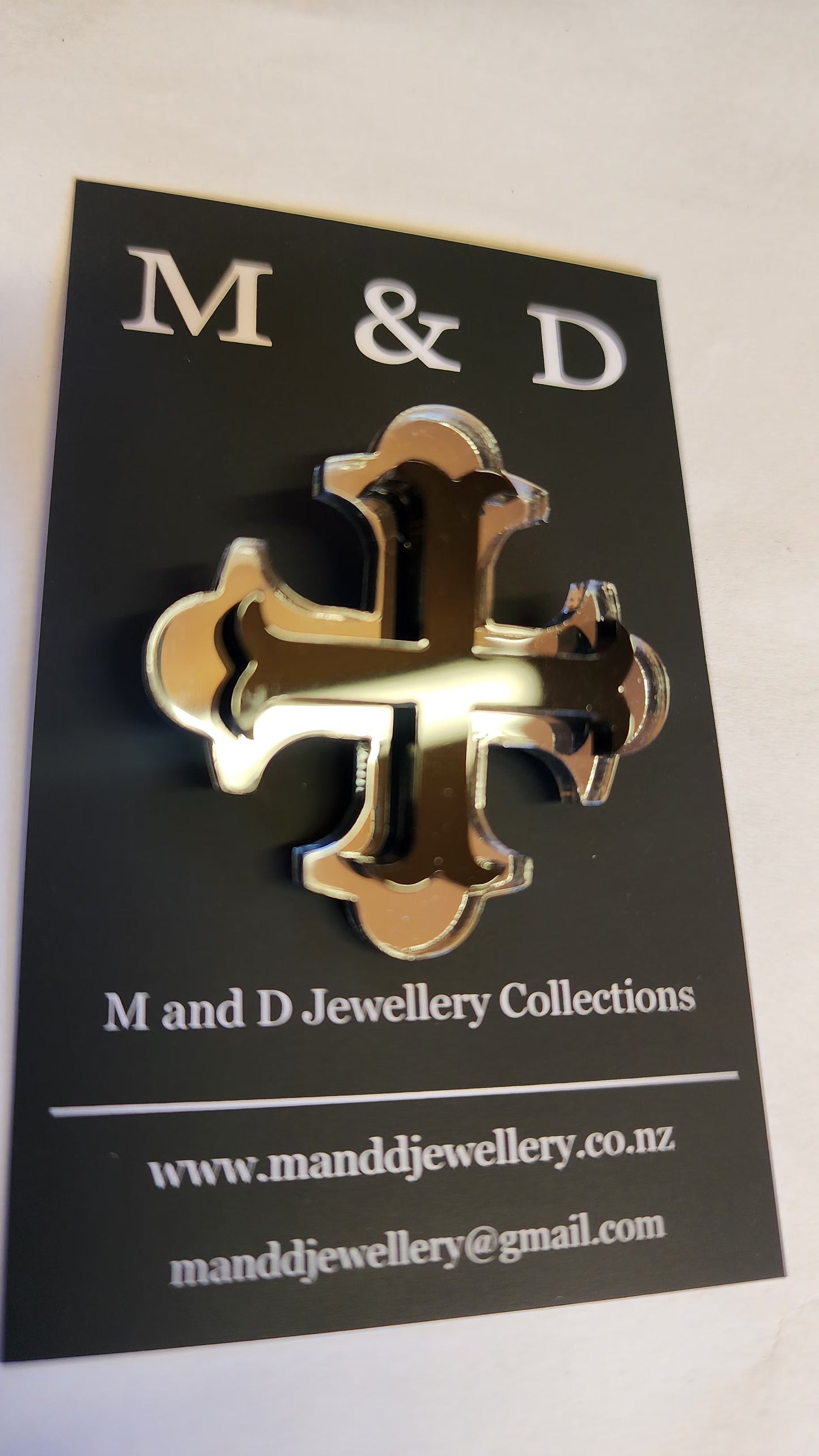 Brooch Botonee Cross with Bar layer Small.