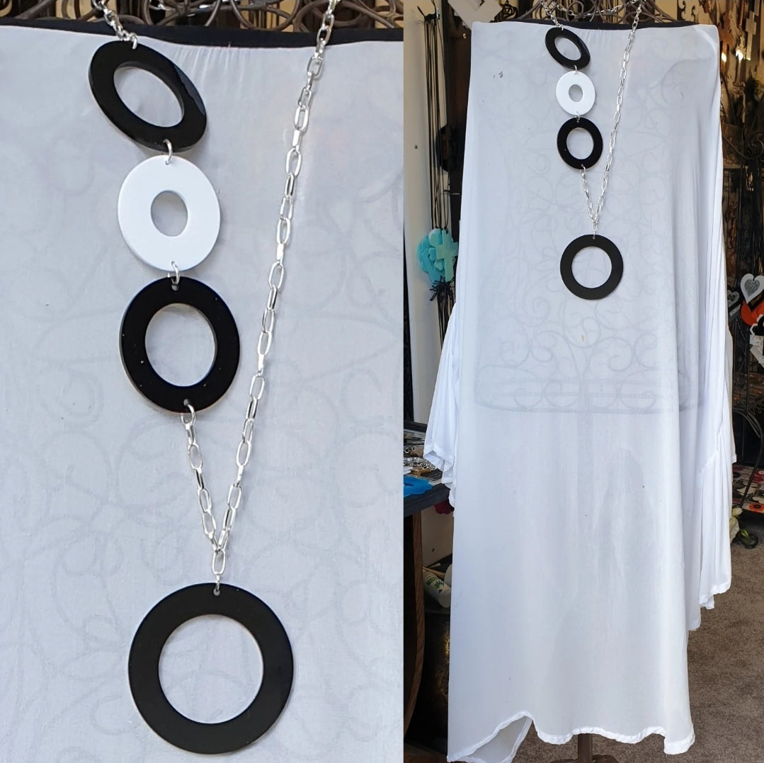 Lariat Circles Black with Red Highlight