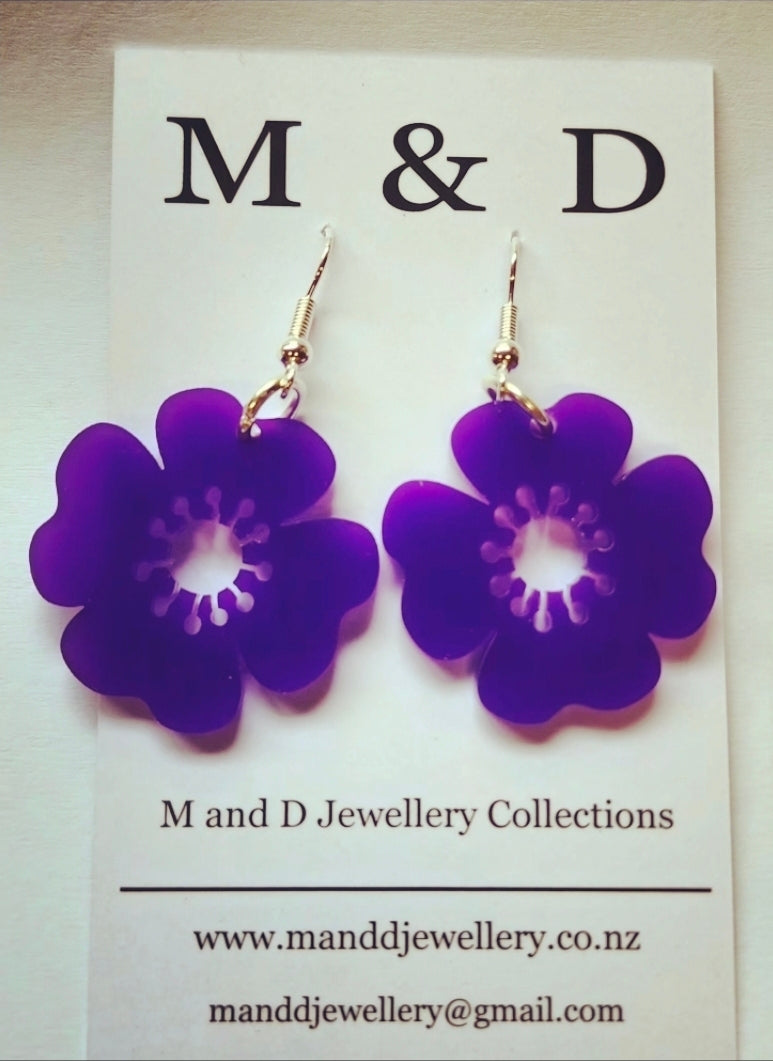 ANZAC Poppy Too Little dangles earrings