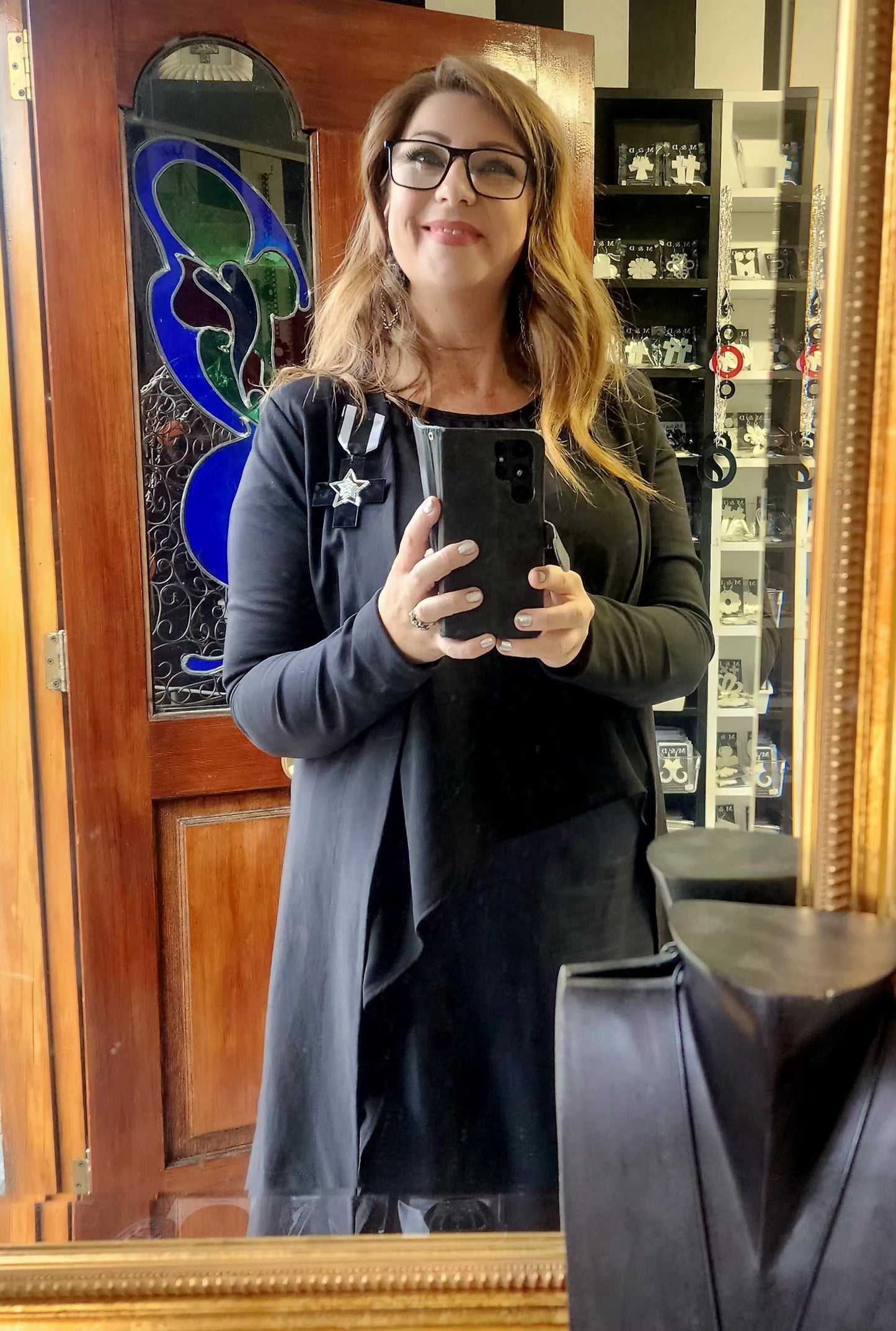 Ribbon Brooch White Black Plus Layered