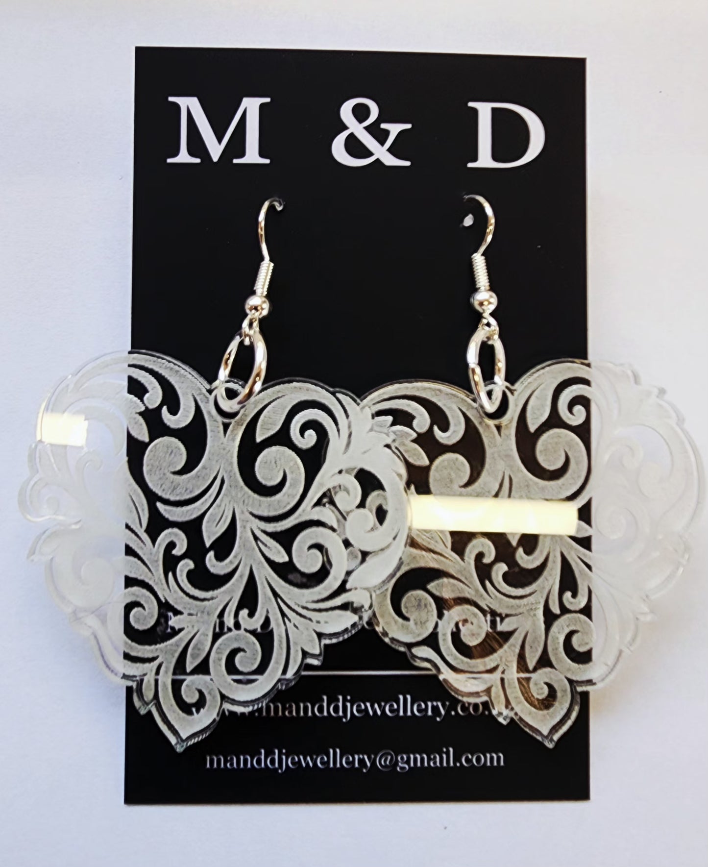 Heart Engraved Filigree Little Dangle Earrings