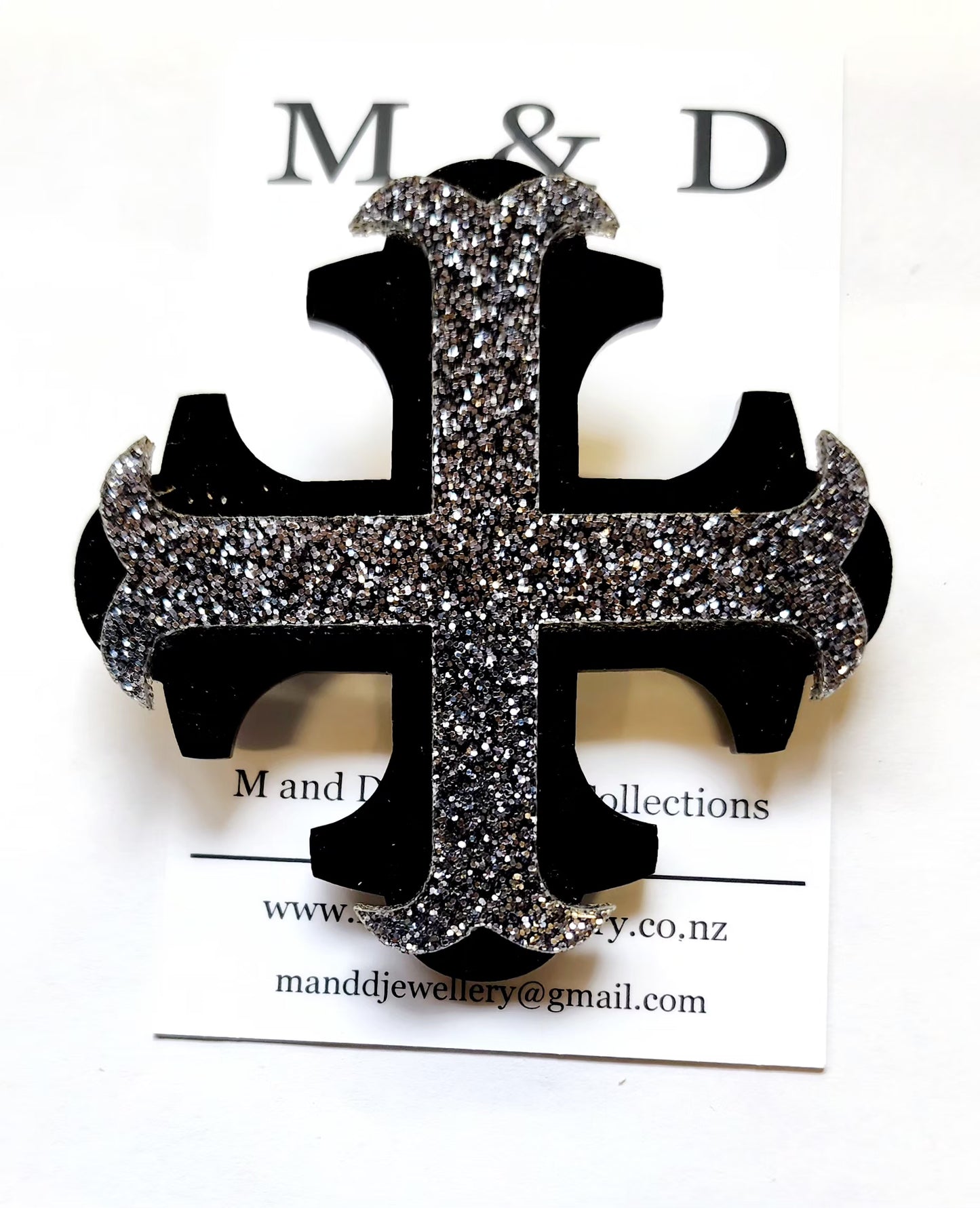 Brooch Bar Cross on Botonee