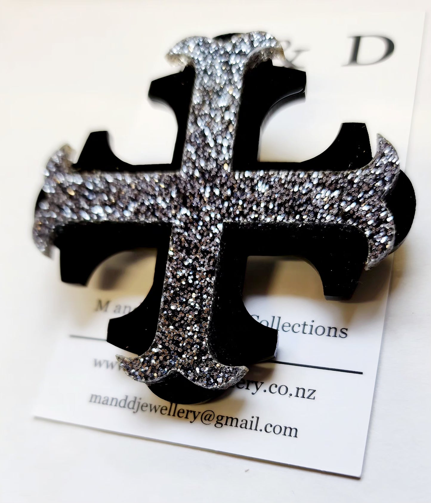 Brooch Bar Cross on Botonee