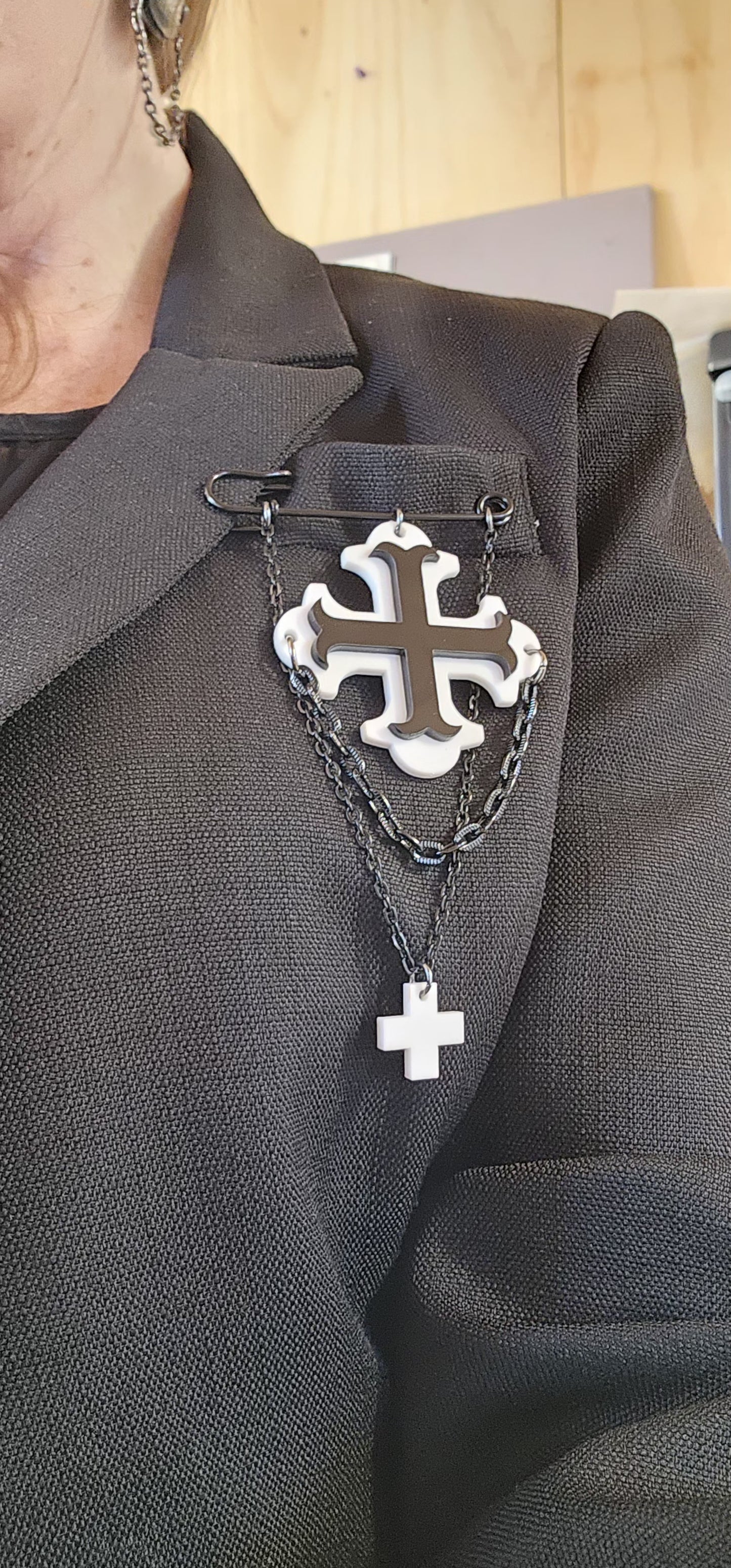 Kilt Pin Botonee Cross Brooch with Bar Layer and chain detail