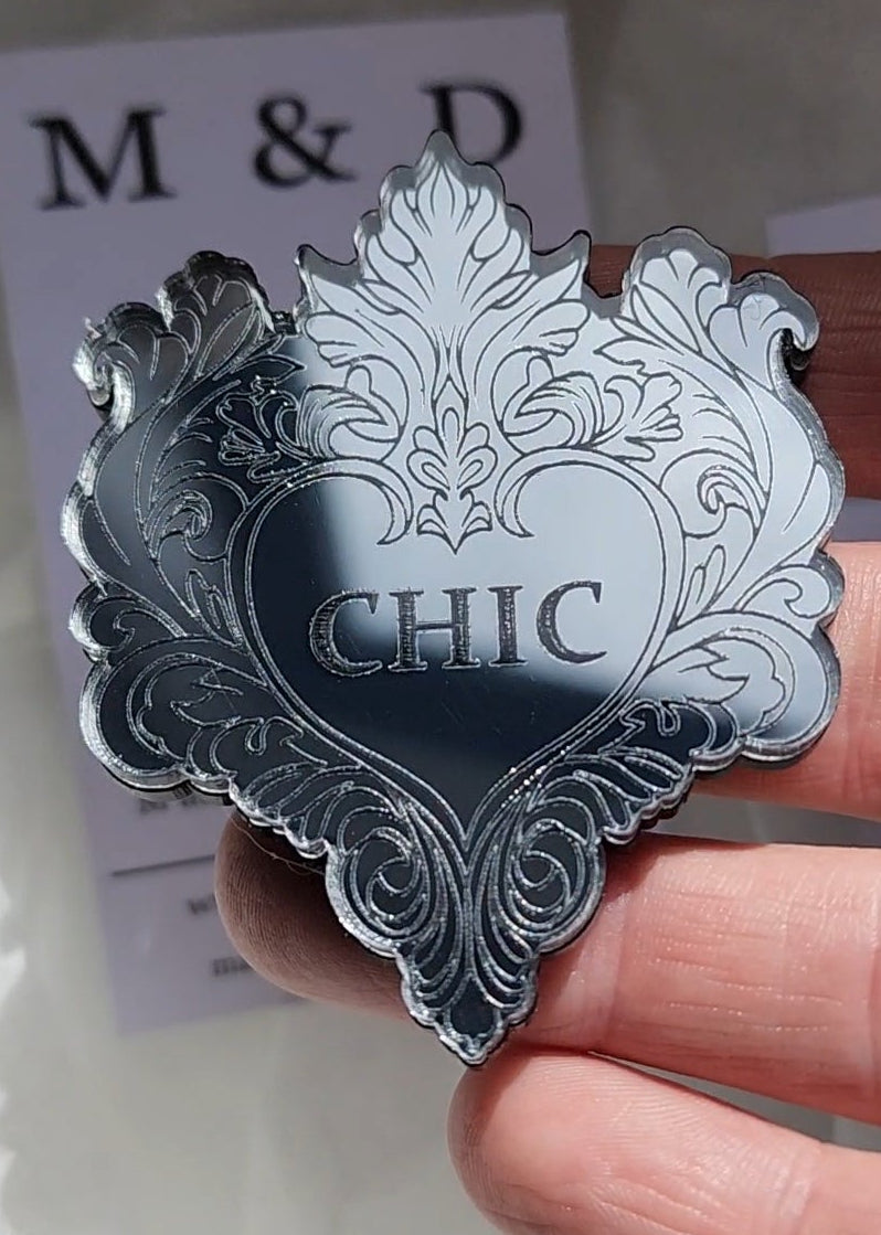 Engraved Heart Brooch 'Chic'