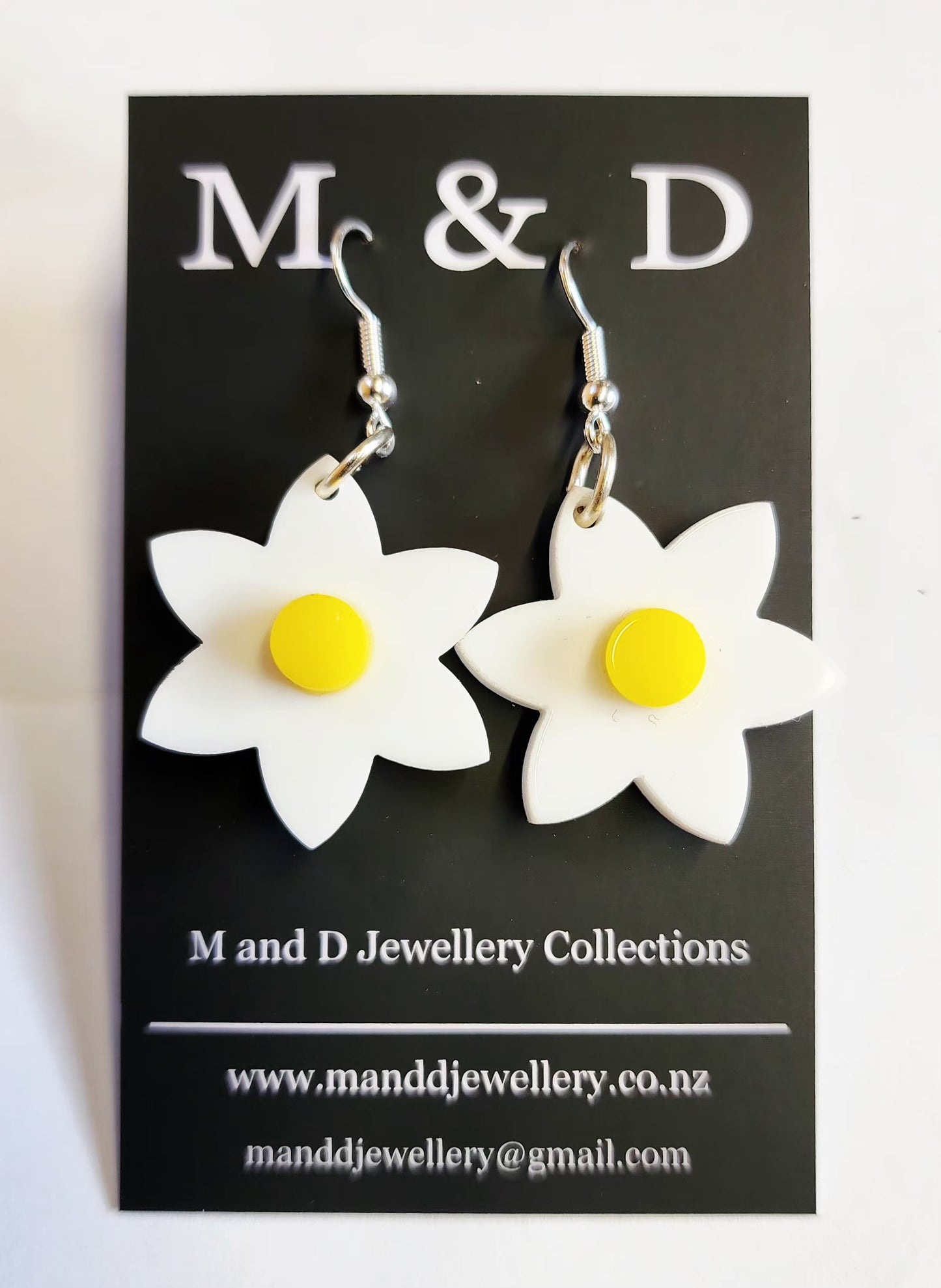 Pointy Daffodil little Dangles Earrings