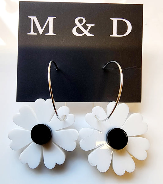 Hooped little daisy earrings