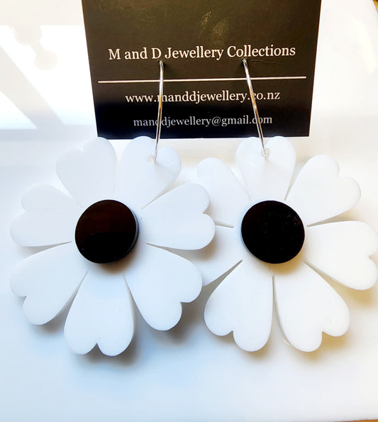 Hooped Daisy Earrings