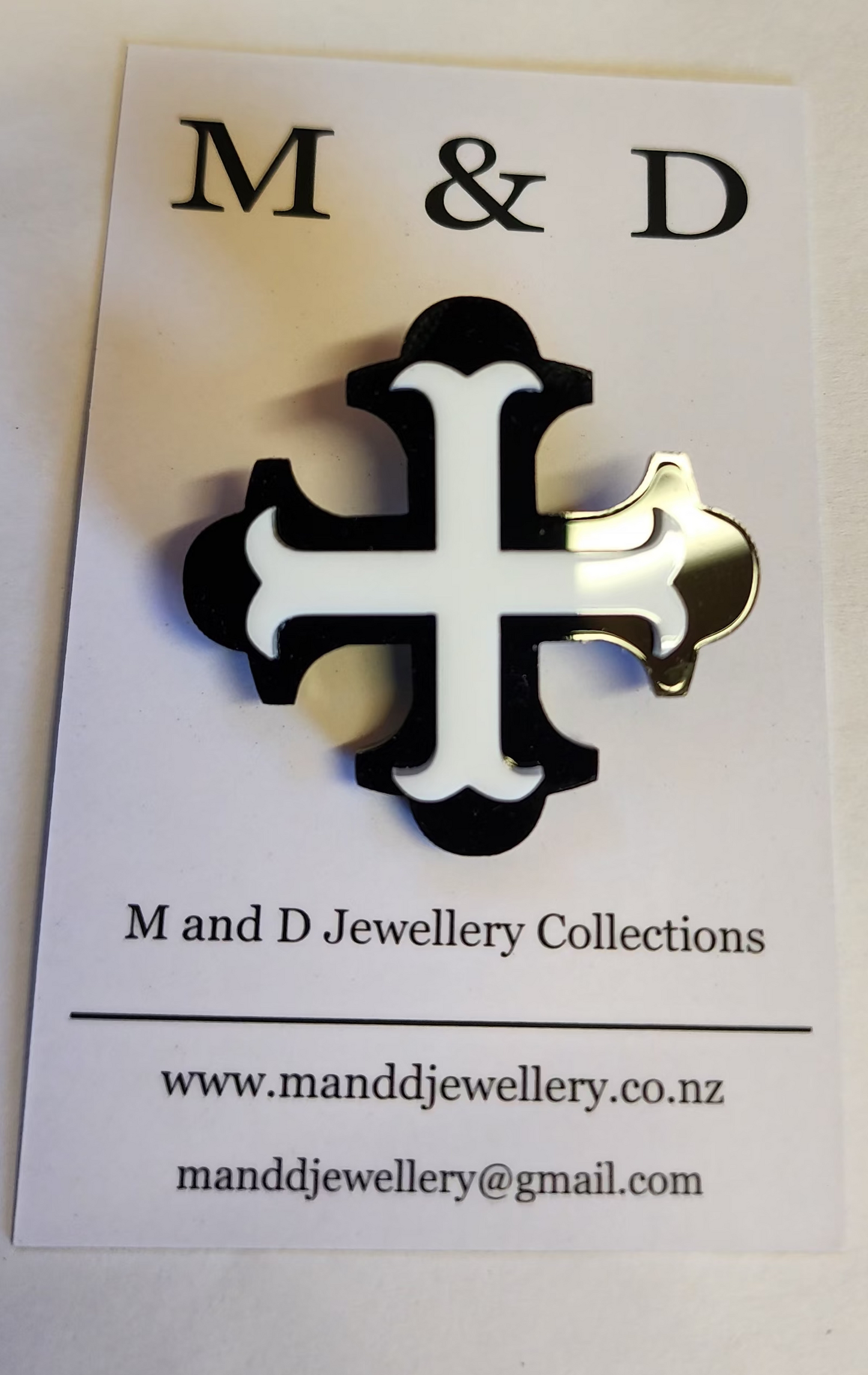 Brooch Botonee Cross with Bar layer Small.