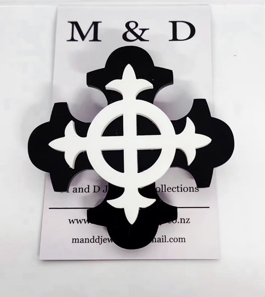 Brooch Botonee with Celtic Fleur Cross Medium size