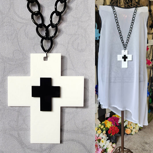 Chained Chunky Short Cross 6mm