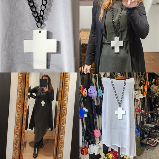 Chained Chunky Short Cross 6mm