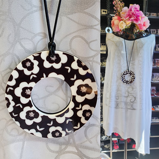 Patterned Floral Circle Necklace