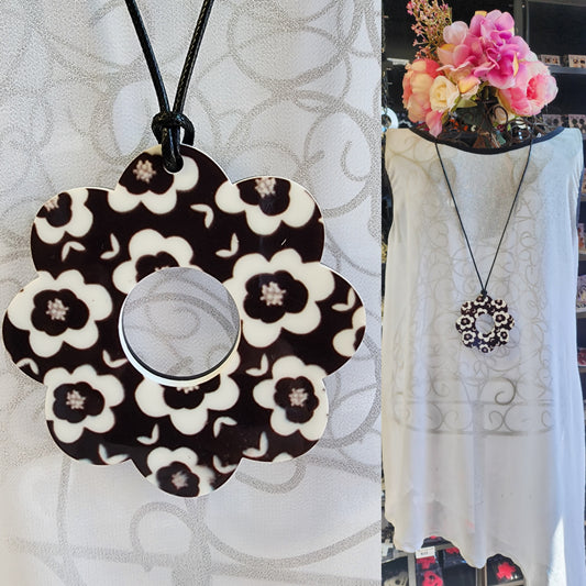 Patterned Floral Flower Power Neckllace