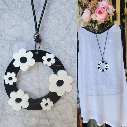 Flora Circle Hollow Statement Necklace