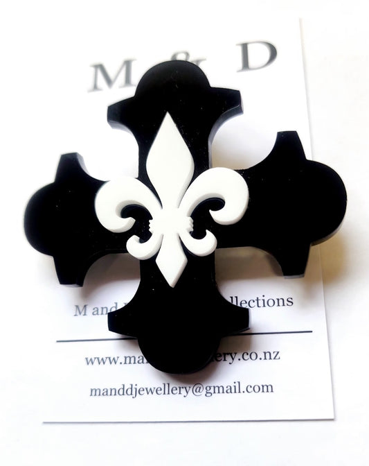 Brooch Botonee Cross with Fleur Layer Medium Size