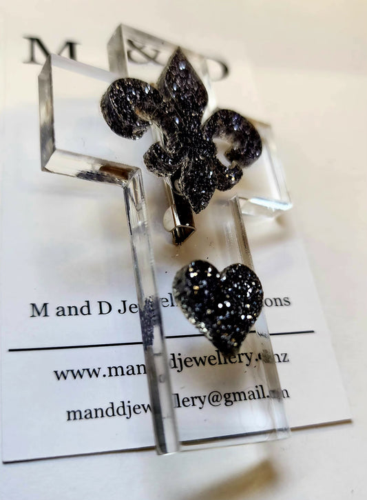 Brooch Clear Cross with Fleur and Heart Layer