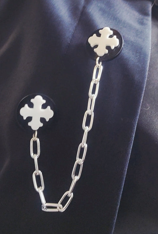 Chained Botonee Pin Brooch