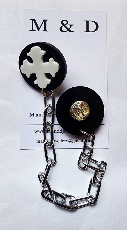 Chained Botonee Pin Brooch