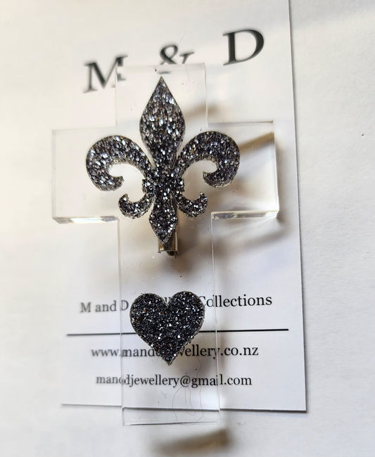 Brooch Clear Cross with Fleur and Heart Layer