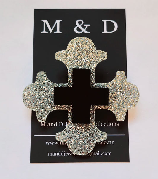 Brooch Silver Glitter Botonee Cross with plus layer.