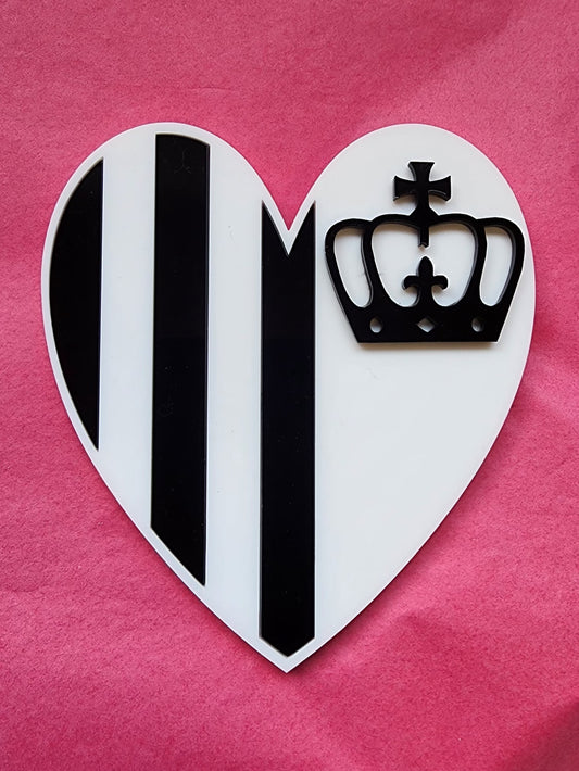 Wall Heart Stripes with Crown