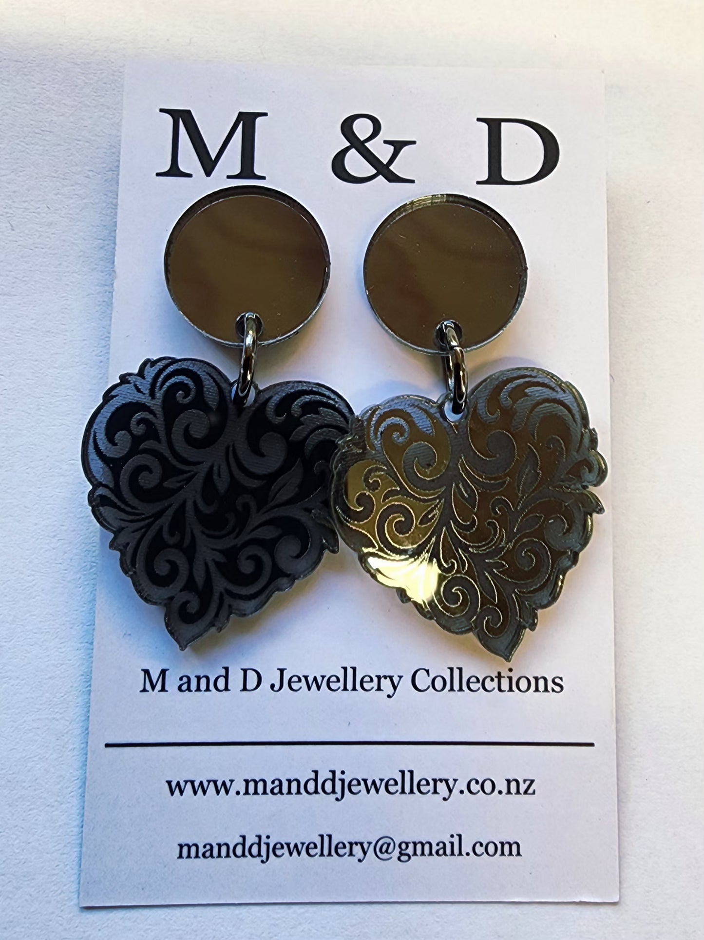 Heart Engraved Mirror Filigree Little Stud Dangle Earrings