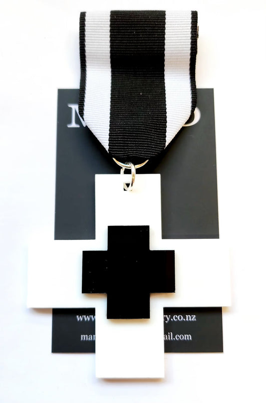 Ribbon Brooch White Black Plus Layered.