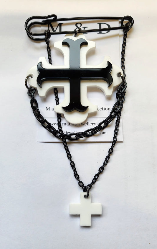 Kilt Pin Botonee Cross Brooch with Bar Layer and chain detail