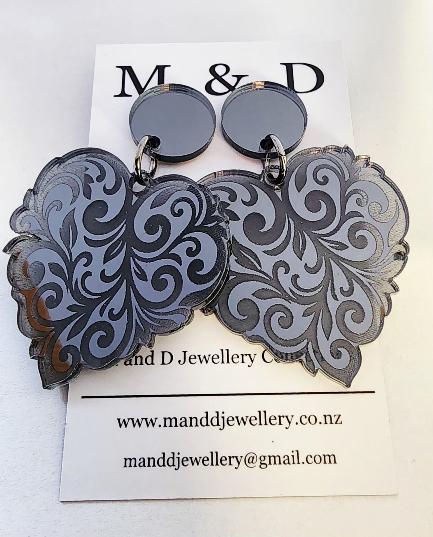 Heart Engraved Mirror Filigree Little Stud Dangle Earrings