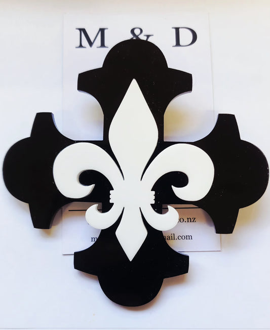 Brooch Botonee Cross with Fleur Layer large Size
