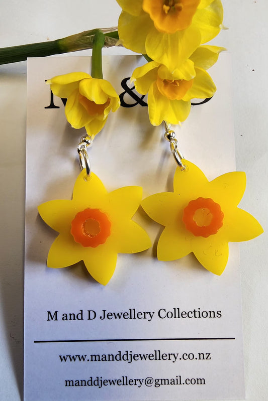 Pointy Daffodil little Dangles Earrings