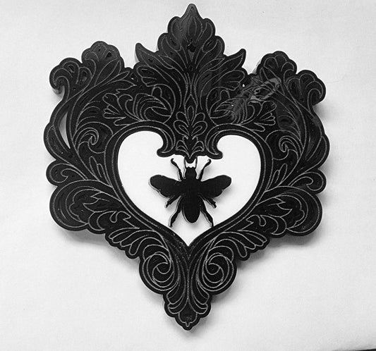 Wall Heart Ornate Bee