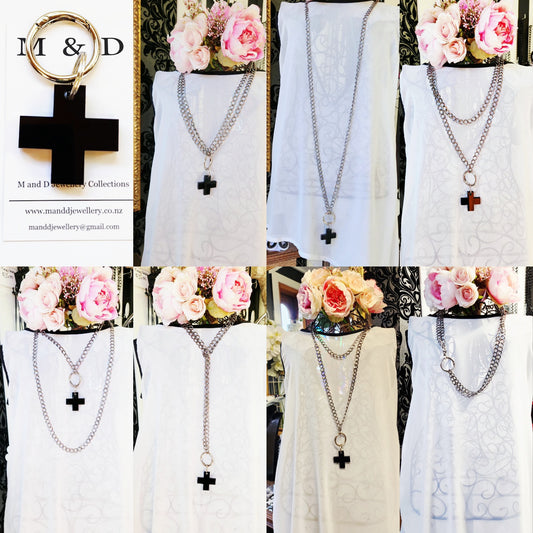 The Style Switch Chain with Swiss Cross Charm