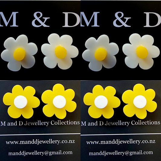 Flora Daffodil Stud Earrings