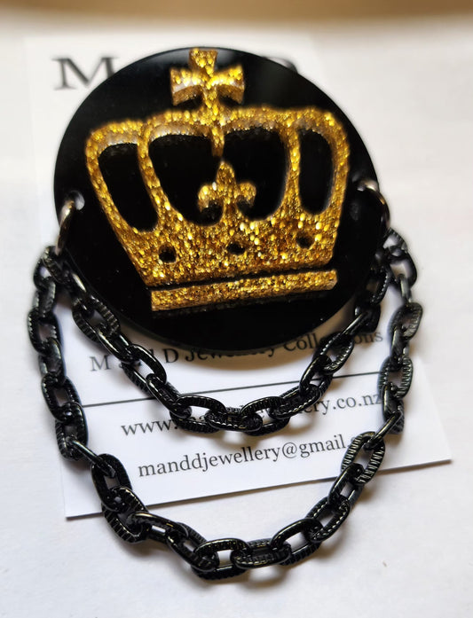 Brooch Disc with Crown Layer and chain detail