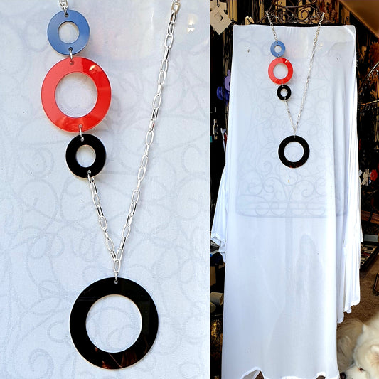 Lariat Circles Black with Red Highlight