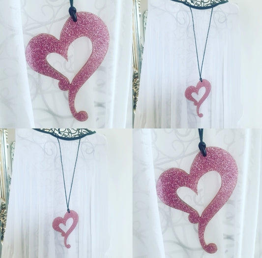 Arty Hearty Glitter Necklace